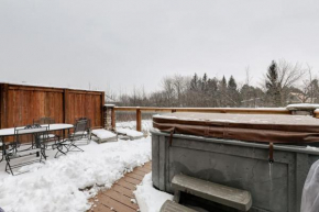 Spacious 3BR Home w Hot Tub Parking and Pool Access